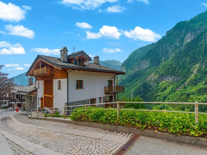 Appartamento con 5 locali in vendita in Viale Dent Du Giant, Courmayeur