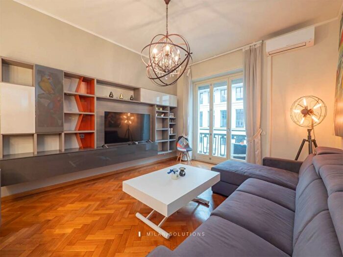 Appartamento trilocale in affitto in Corso di Porta Romana, Missori, Milano