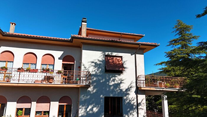 Appartamento con 10 locali in vendita in Via Flaminia Nord, Gualdo Tadino