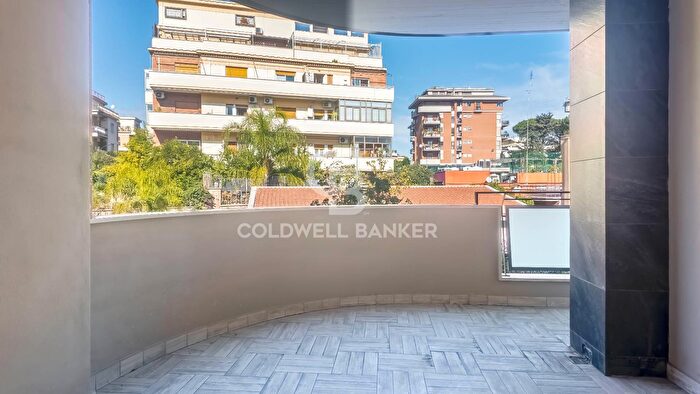 Appartamento trilocale in affitto in Via La Nebbia, Roma