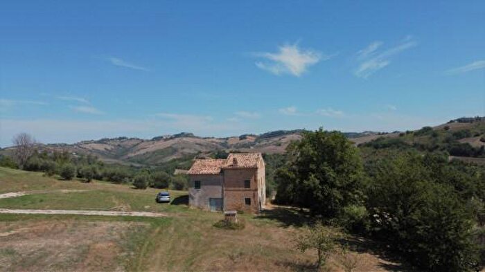 Casa quadrilocale in vendita in Contrada Salti, SantAngelo In Pontano