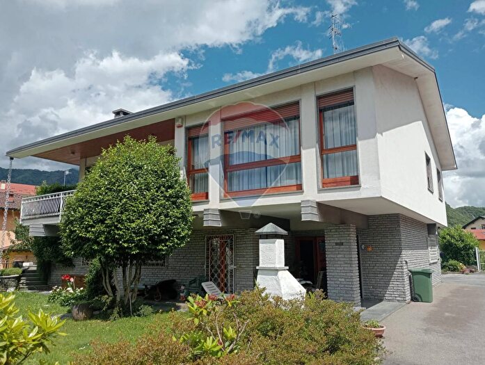 Casa con 6 locali in vendita in Quarona