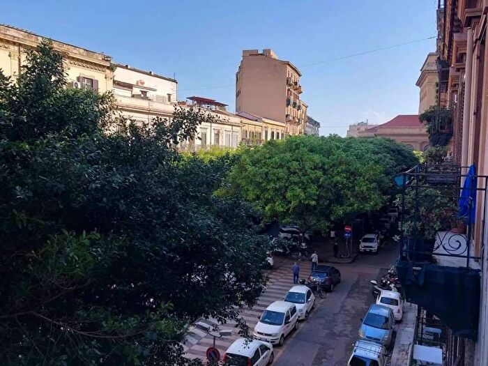 Appartamento quadrilocale in affitto in Via Volturno, Tribunale, Palermo