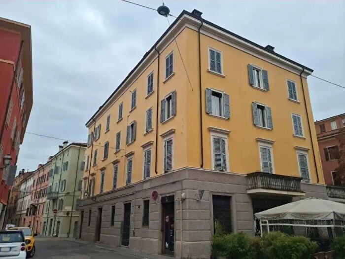 Appartamento quadrilocale in vendita in Via Francesco Rismondo, Modena