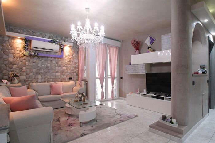 Appartamento trilocale in vendita in Via Treviglio, Fara Gera DAdda