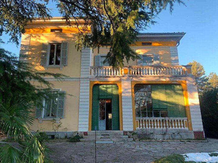 Casa con 15 locali in vendita in Via Cadorna, Erba