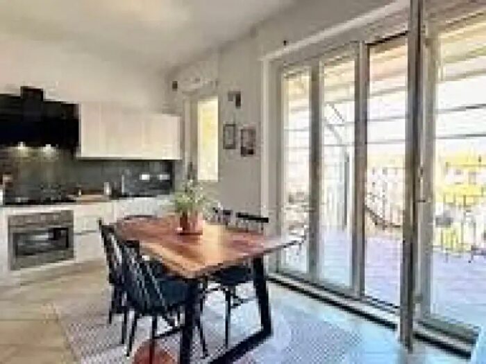 Appartamento trilocale in affitto in Via Lorenteggio, Milano