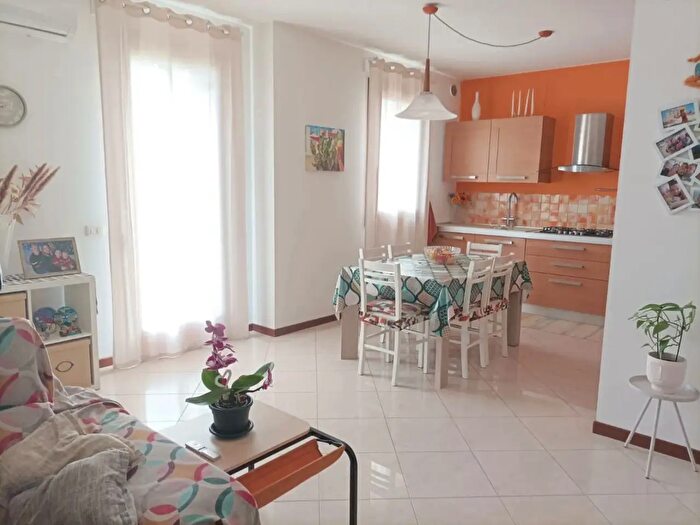 Appartamento con 5 locali in vendita in Via Piazzetta Giosuè Carducci, Legnago