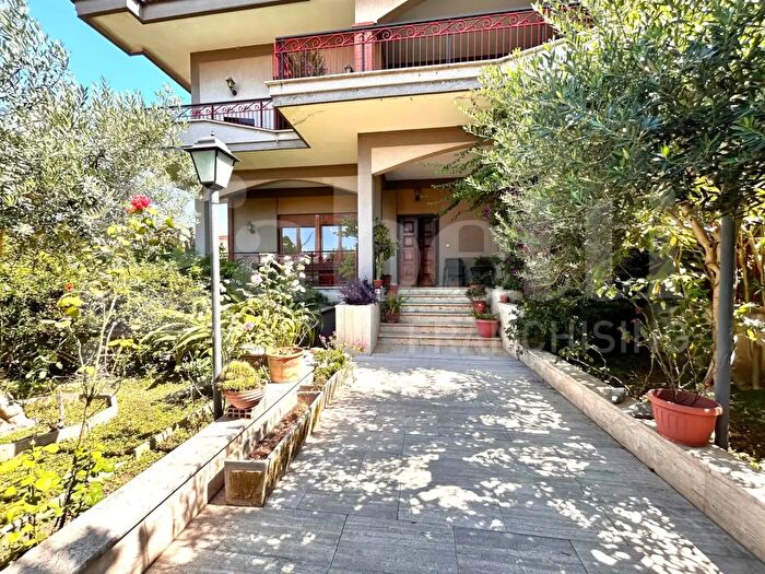 Casa con 7 locali in vendita in Via Pietro Aschieri, Roma