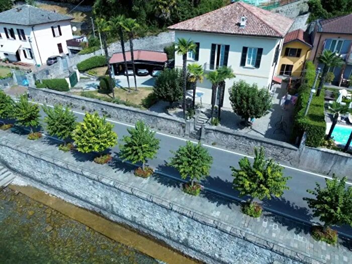 Casa con 6 locali in vendita in Via Provinciale Regina, Tremezzina