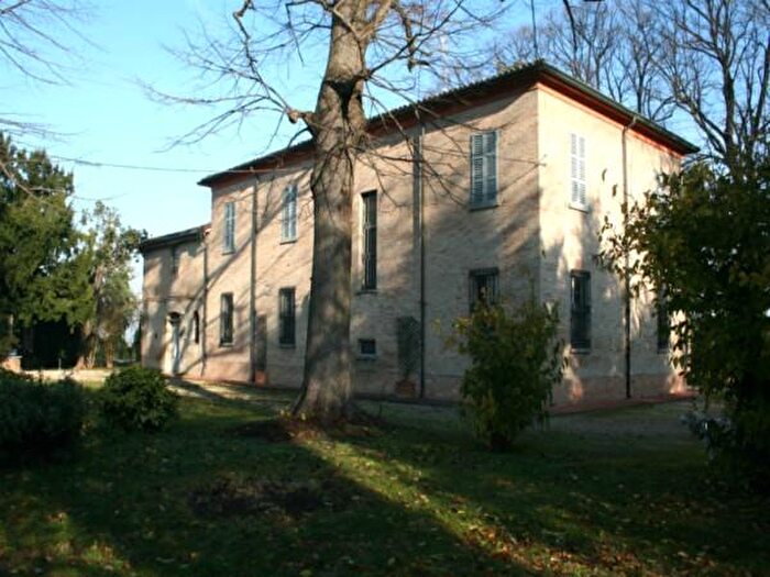 Casa con 6 locali in vendita in Via Ravegnana, Ravenna