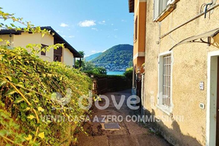 Appartamento trilocale in vendita in Via E Ribolzi, Lavena Ponte Tresa