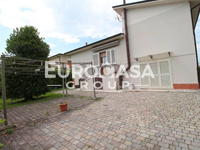 Casa con 6 locali in affitto in Via per Corte Stella, San Filippo, Lucca
