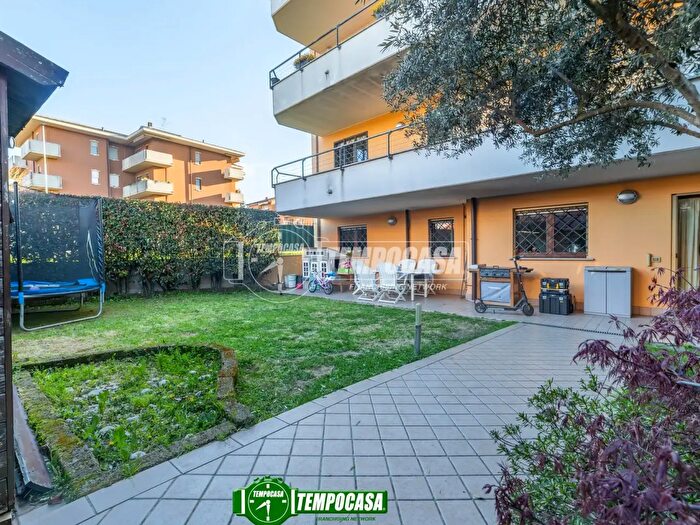 Appartamento quadrilocale in vendita in Via Oberdan E, Cambiago