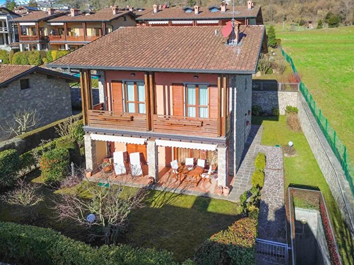 Casa con 5 locali in vendita in Via dei Murù, Clusone