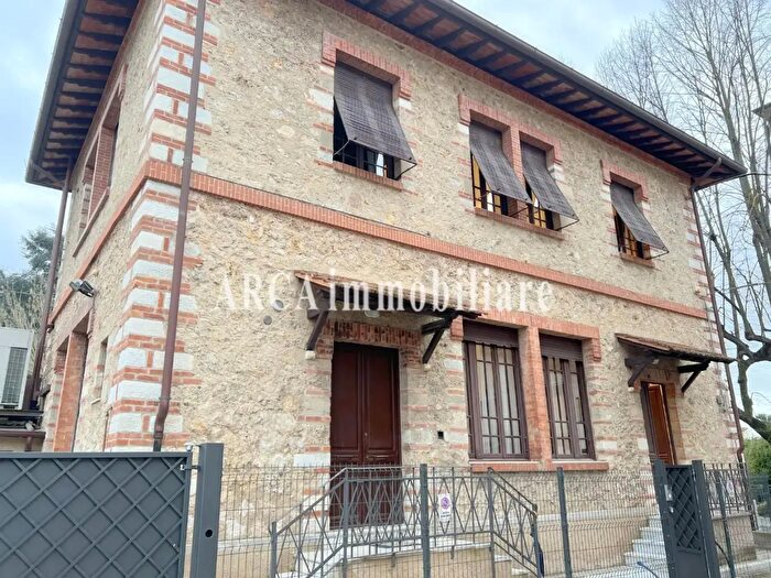 Casa con 7 locali in vendita in Pietrasanta
