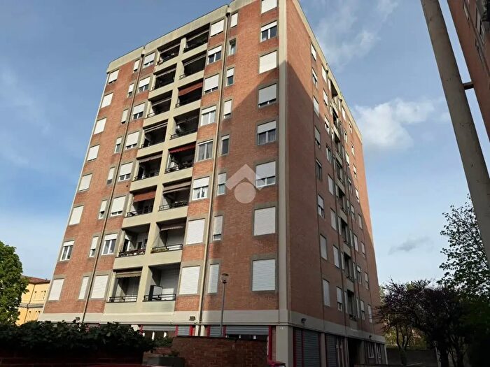 Appartamento quadrilocale in vendita in Via Piave, Bologna