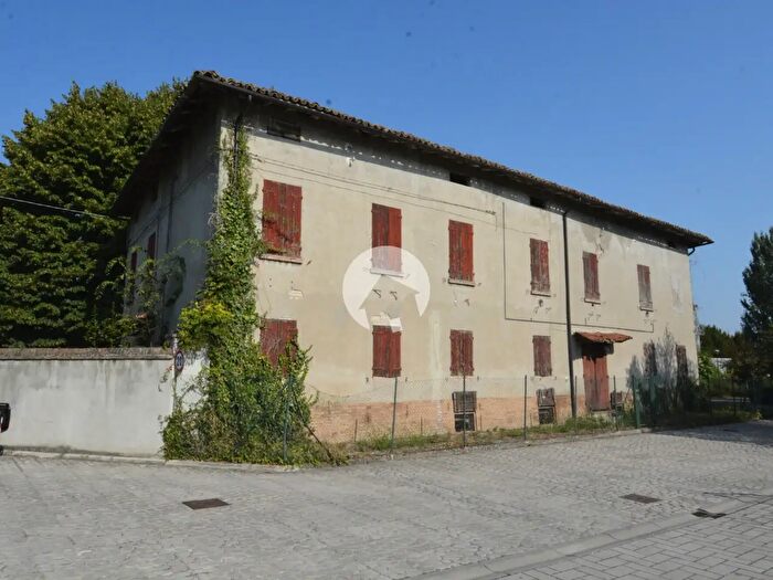 Casa con 20 locali in vendita in Via Pozzo Piola, Cavriago
