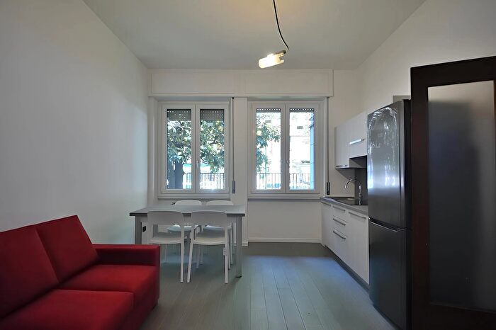 Appartamento quadrilocale in vendita in Via Ronchi, Milano