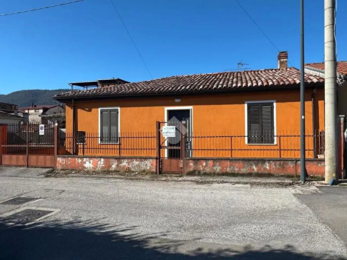 Casa trilocale in vendita in Via delle Cave, Avezzano