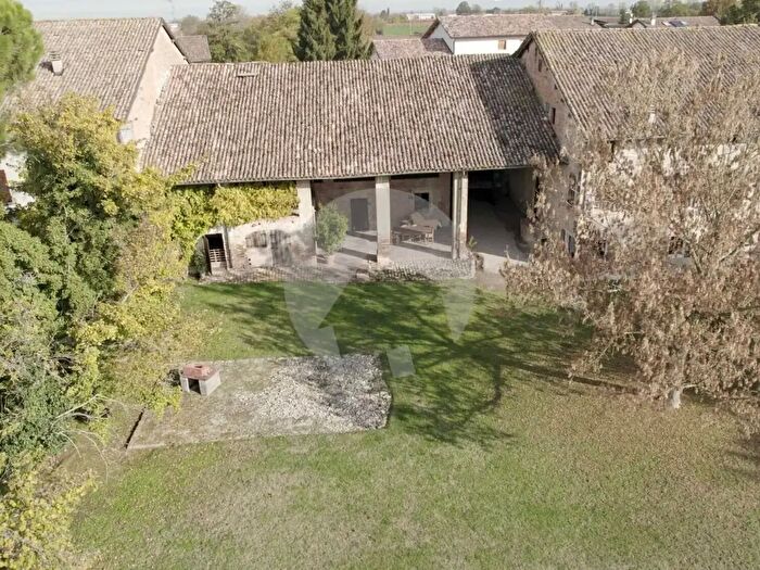 Casa con 13 locali in vendita in Via Cavour, Bibbiano