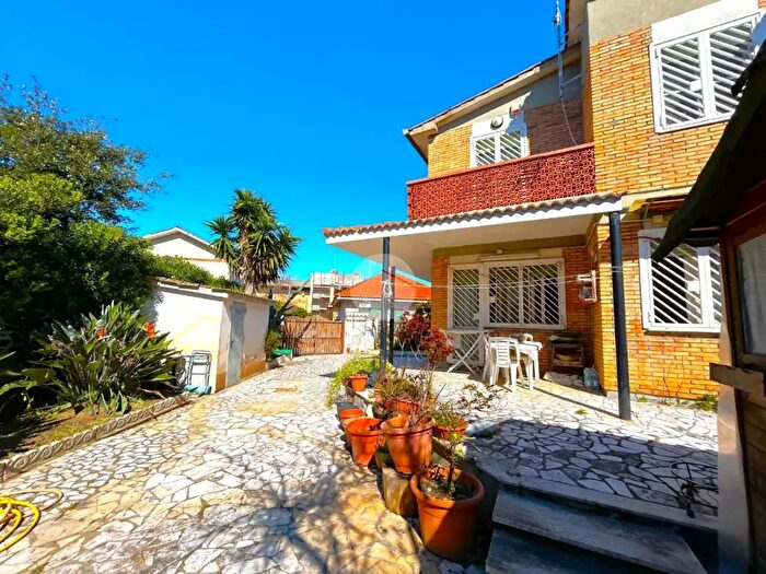 Casa quadrilocale in vendita in Via delle Petunie, Anzio