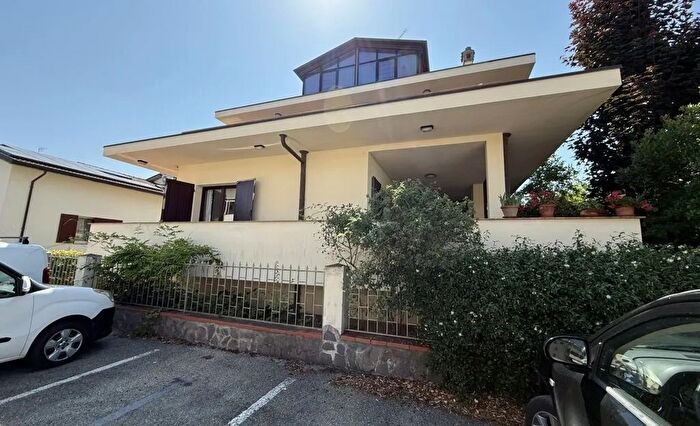 Casa in vendita in Via Luxemburg Imola Zona Parco Tozzoni, Imola