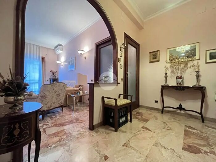 Appartamento trilocale in vendita in Via Fossato di Vico, Roma