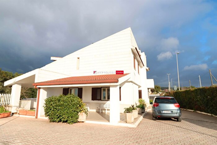 Casa con 18 locali in vendita in Contrada Pentimarossa, Crispiano