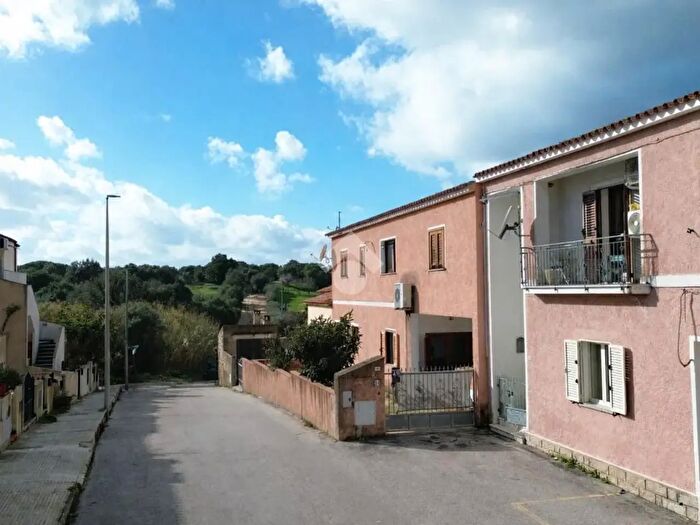 Appartamento trilocale in vendita in Via Mascagni, Arzachena