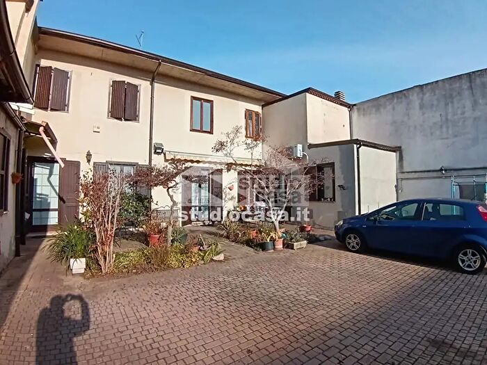 Case in Vendita e in Affitto - 3