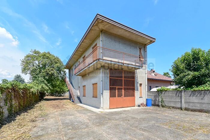 Casa con 6 locali in vendita in Seregno