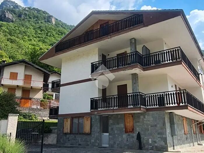 Appartamento trilocale in vendita in Via Mottera, Chialamberto
