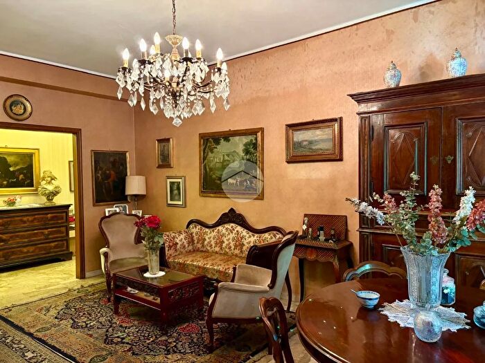 Appartamento quadrilocale in vendita in Viale Po, Cremona