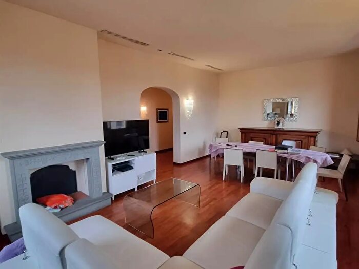Appartamento con 7 locali in vendita in Firenze