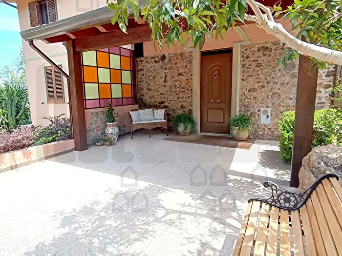 Casa con 10 locali in vendita in Gioiosa Marea, Messina