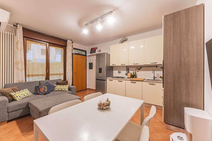 Appartamento trilocale in vendita in Via Carlo Alberto dalla Chiesa B, San Pietro In Casale