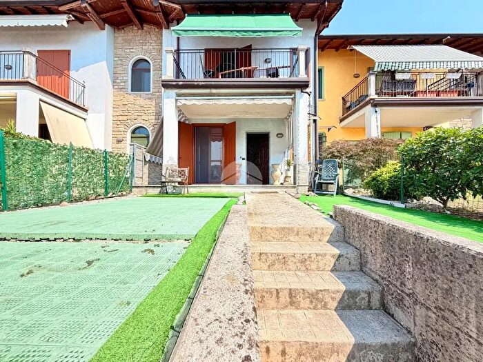 Appartamento trilocale in vendita in Via Padre Pio, Dello