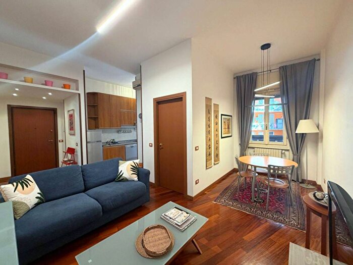 Appartamento bilocale in affitto in Via Santa Sofia, Missori, Milano