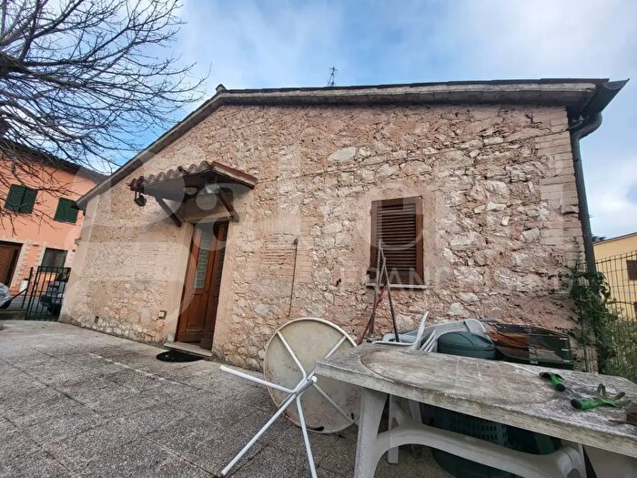 Casa bilocale in vendita in Via Leggiana, Foligno