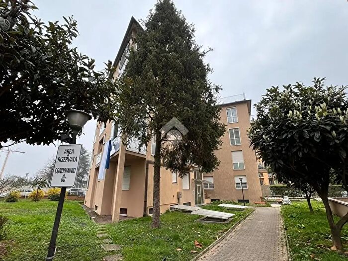 Appartamento trilocale in vendita in Via Lainate, Rho