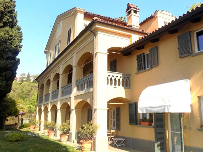 Casa con 6 locali in affitto in Strada Castelvecchio, Santa Brigida, Moncalieri