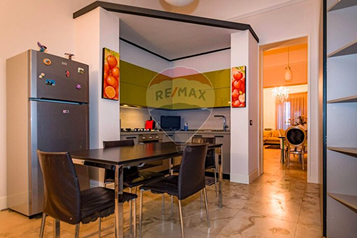 Appartamento trilocale in vendita in Via Isidoro La Lumia, Palermo