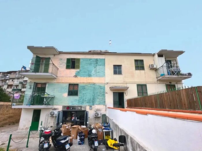 Appartamento bilocale in affitto in Via Terracina, Napoli