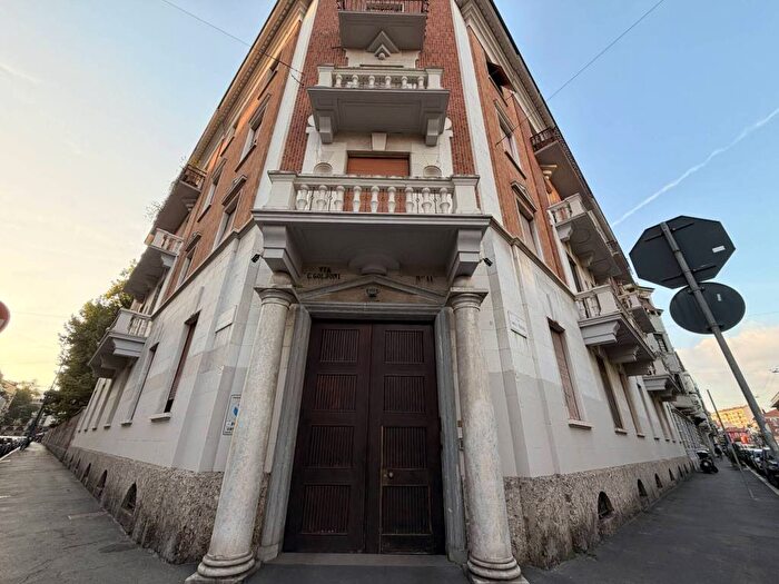 Appartamento trilocale in affitto in Via Carlo Goldoni, Piave Tricolore, Milano