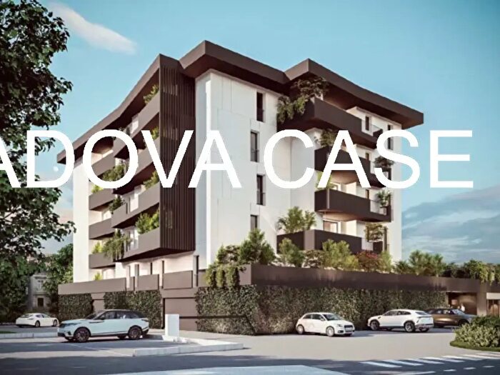 Appartamento quadrilocale in vendita in Via Bezzecca, Padova