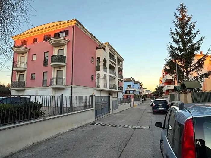 Appartamento con 5 locali in vendita in Via Panaro, Spoltore