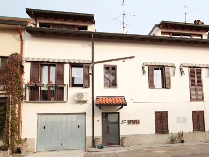 Appartamento trilocale in vendita in Via Cascina Nuova, Cassago Brianza