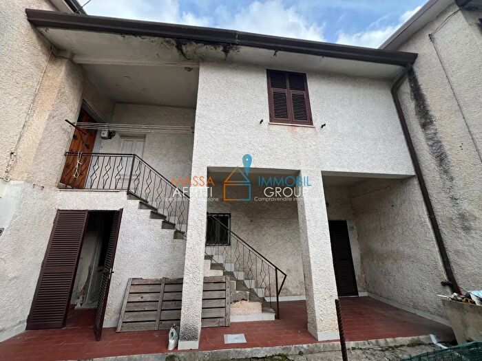 Casa con 6 locali in vendita in Via Mura della Rinchiostra Nord, Massa