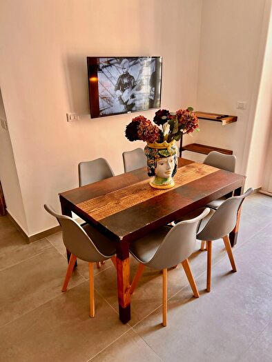 Appartamento quadrilocale in vendita in Via Andrea Viglia, Catania